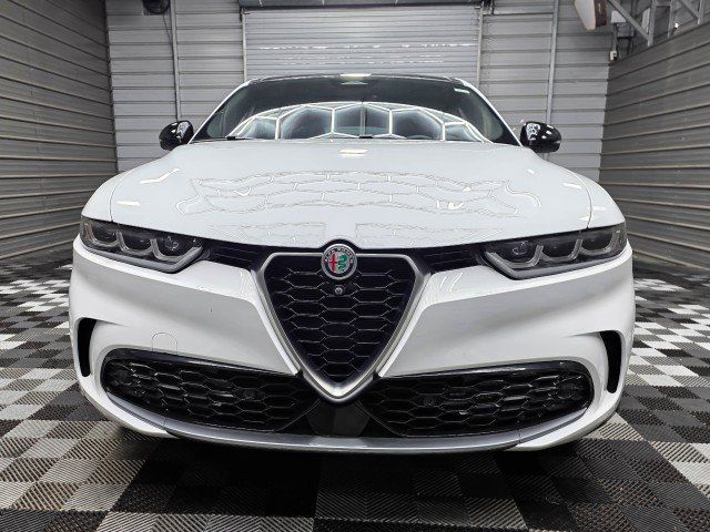 Used 2024 Alfa Romeo Tonale Ti AWD/4WD image 4