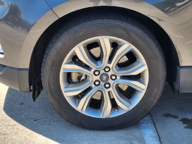 Used 2019 Ford Edge Titanium w/ Cargo Accessory Package AWD/4WD image 10