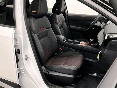 New 2026 Nissan Kicks SR w/ SR Premium Package FWD image 35