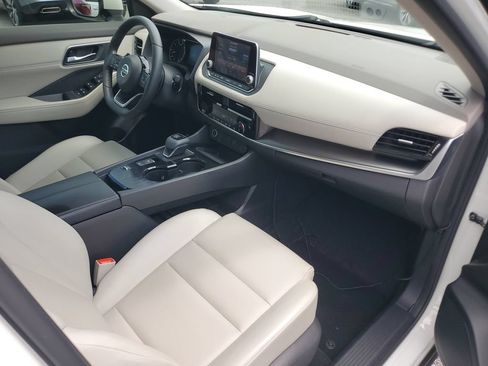 Used 2021 Nissan Rogue SV w/ Premium Package FWD image 4