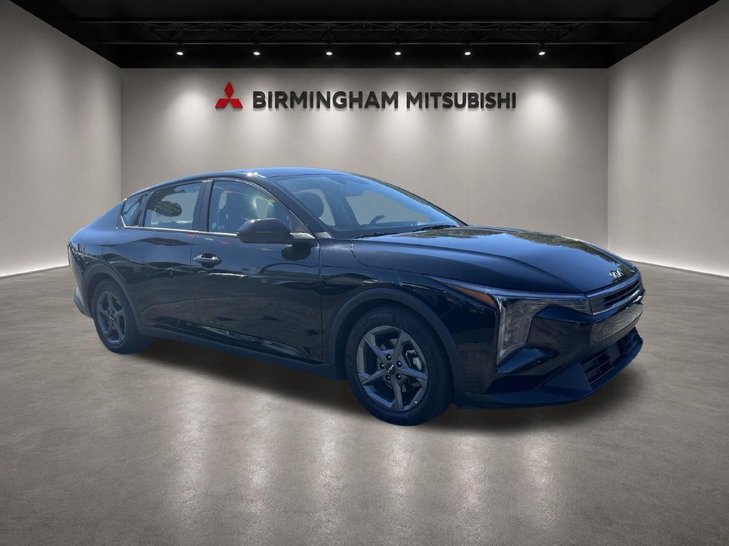 Used 2025 Kia K4 FWD image 1