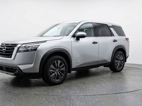 Used 2025 Nissan Pathfinder SV FWD image 3