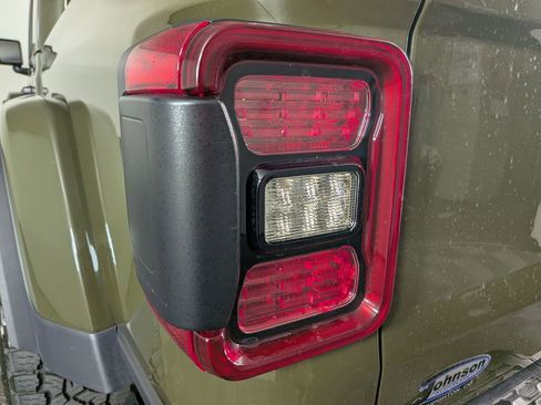 Used 2024 Jeep Gladiator Mojave image 12