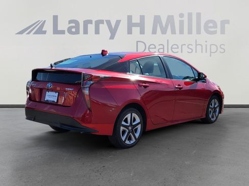 Used 2018 Toyota Prius Four Touring w/ Premium Convenience Package image 5