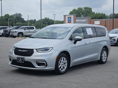 Used 2023 Chrysler Pacifica Touring-L