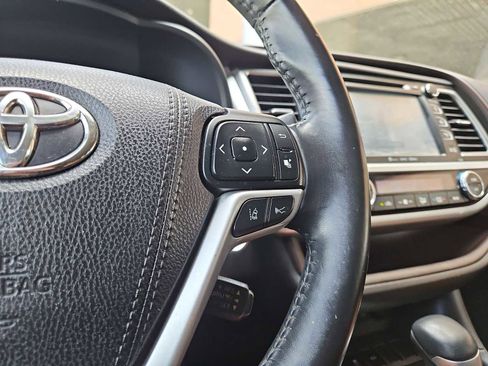 Used 2018 Toyota Highlander Limited FWD image 26