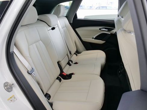 New 2025 Audi Q5 Premium image 15