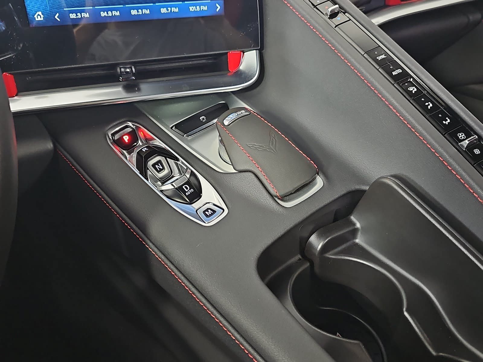 Used 2024 Chevrolet Corvette Stingray Convertible w/ Z51 Performance Package RWD image 21