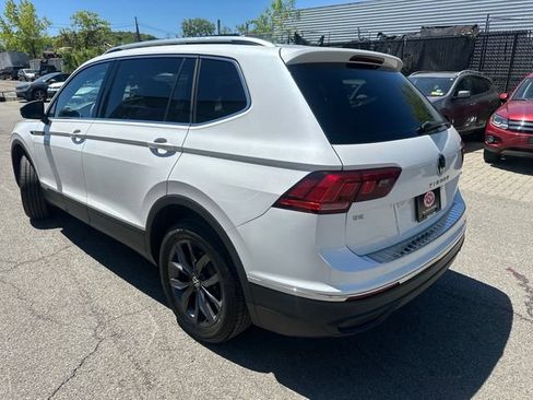 Used 2023 Volkswagen Tiguan SE w/ Panoramic Sunroof Package AWD/4WD image 4