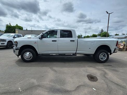New 2026 RAM 3500 Tradesman AWD/4WD image 4