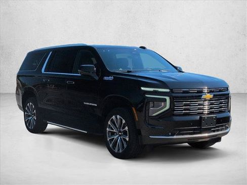 Used 2026 Chevrolet Suburban High Country AWD/4WD image 3