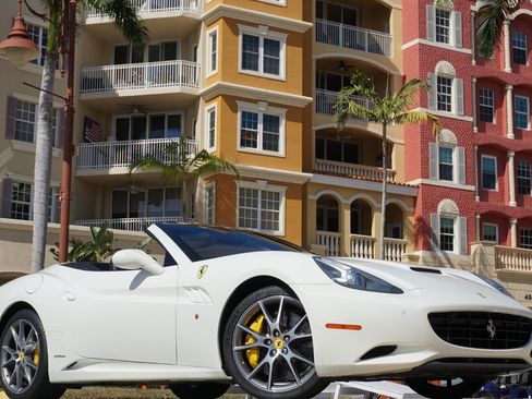Used 2014 Ferrari California RWD image 1