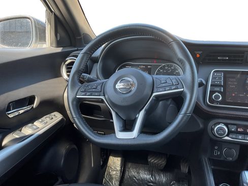 Used 2020 Nissan Kicks SR w/ SR Premium Package image 11
