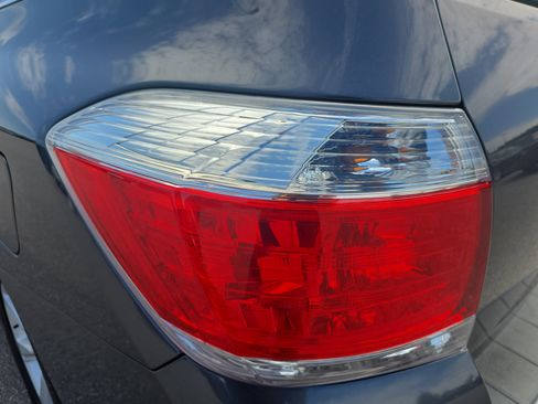 Used 2012 Toyota Highlander SE w/ Tow Pkg FWD image 33