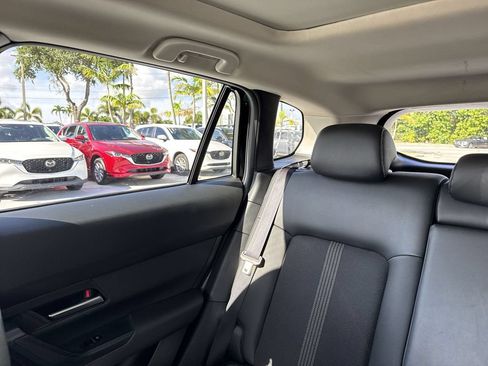 Used 2024 MAZDA CX-50 AWD 2.5 S w/ Premium Package image 17