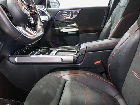 Used 2024 Mercedes-Benz GLB 250 image 17