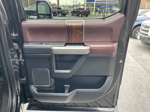 Used 2015 Ford F150 Platinum w/ Equipment Group 701A Luxury image 38