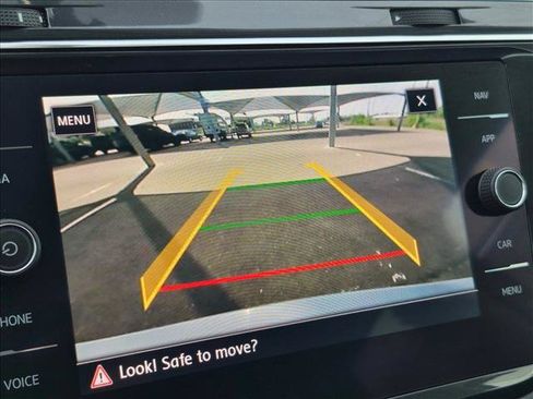 Used 2018 Volkswagen Tiguan SEL AWD/4WD image 13