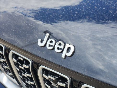 Used 2023 Jeep Grand Cherokee Summit AWD/4WD image 13