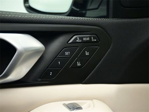 Used 2022 BMW X7 xDrive40i w/ Executive Package image 18