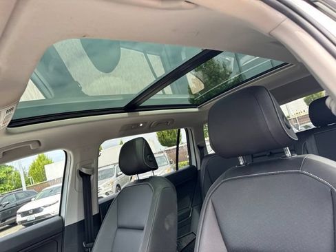 Used 2021 Volkswagen Tiguan SEL AWD/4WD image 45