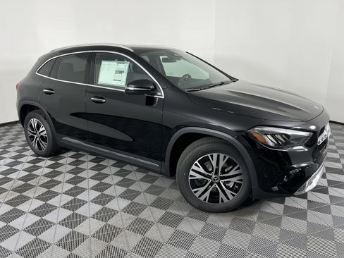 New 2025 Mercedes-Benz GLA 250 4MATIC image 2