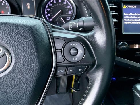 Used 2018 Toyota Camry SE FWD image 24