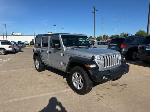 Used 2022 Jeep Wrangler Unlimited Sport AWD/4WD image 3