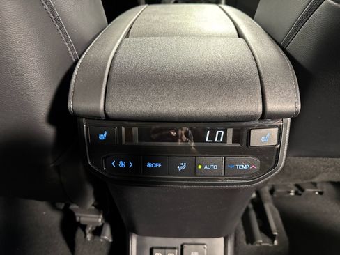 Used 2020 Toyota Highlander Platinum AWD/4WD image 19