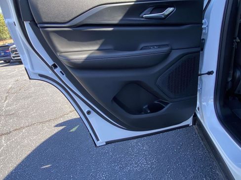 New 2025 Jeep Grand Cherokee Altitude image 21