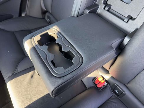 Certified 2025 Volvo XC60 B5 Plus image 10