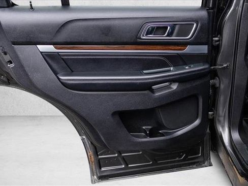 Used 2018 Ford Explorer Limited image 22