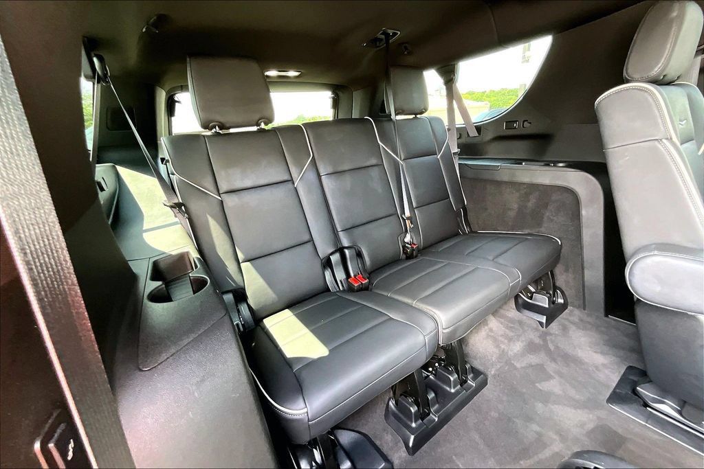 Used 2024 Cadillac Escalade ESV Premium Luxury AWD/4WD image 28