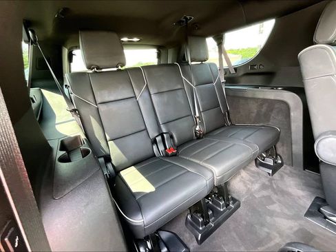 Used 2024 Cadillac Escalade ESV Premium Luxury AWD/4WD image 28