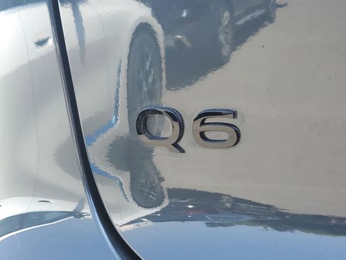 Used 2025 Audi Q6 e-tron Premium w/ Convenience Package RWD image 6