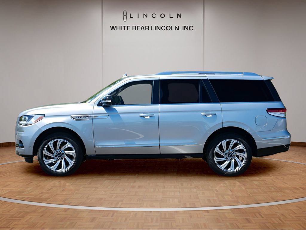 Used 2024 Lincoln Navigator Reserve AWD/4WD image 8