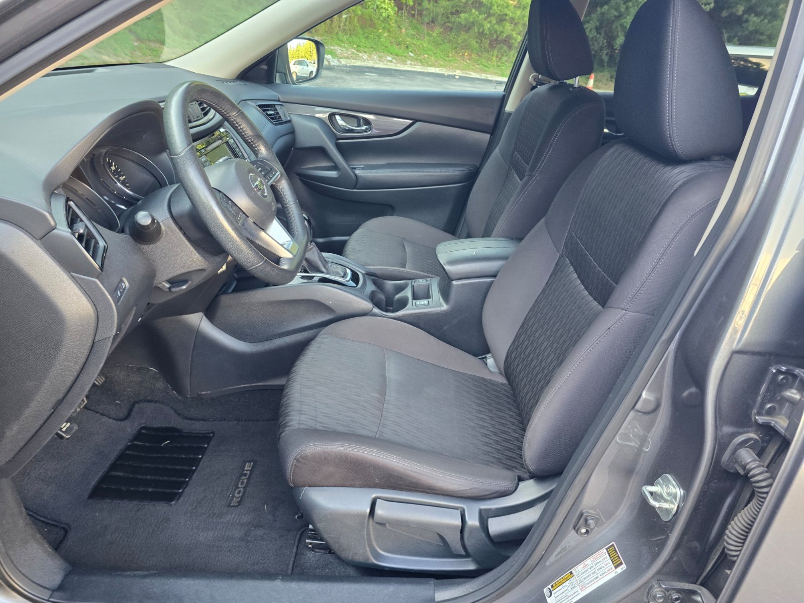 Used 2020 Nissan Rogue S w/ Special Edition Package FWD image 12