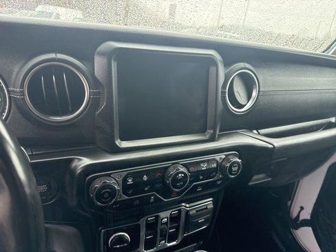 Used 2022 Jeep Wrangler Unlimited Sahara w/ Cold Weather Group AWD/4WD image 21
