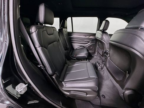 Used 2025 Jeep Grand Cherokee L Overland image 29