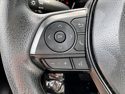 Used 2025 Toyota RAV4 XLE image 17