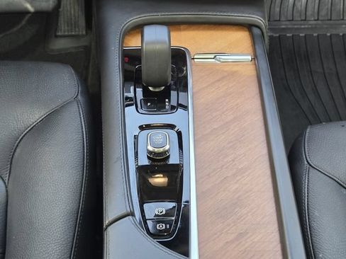 Certified 2023 Volvo XC90 B5 Plus AWD/4WD image 21