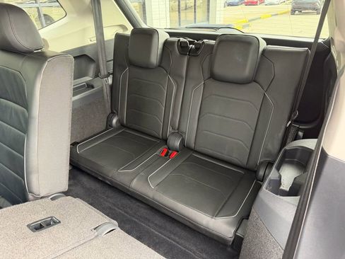 Used 2018 Volkswagen Tiguan SEL Premium image 18