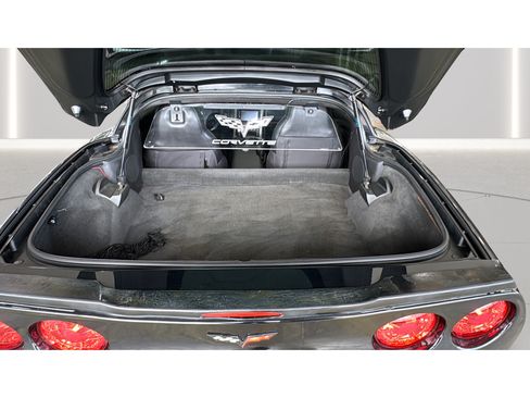 Used 2007 Chevrolet Corvette Coupe w/ Preferred Equipment Group RWD image 22