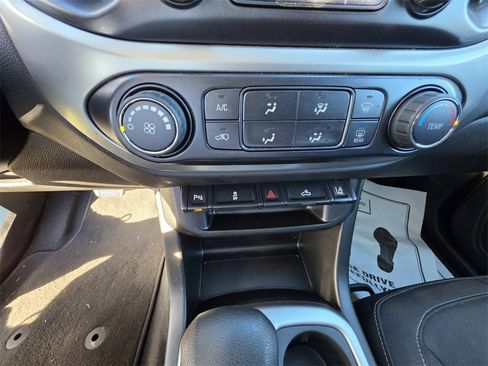 Used 2022 Chevrolet Colorado LT w/ Safety Package image 11