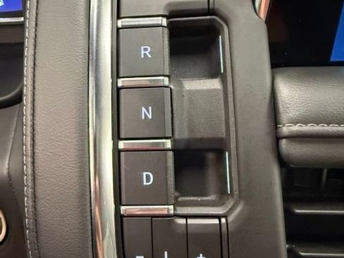 Used 2022 Chevrolet Tahoe LT w/ Luxury Package AWD/4WD image 17
