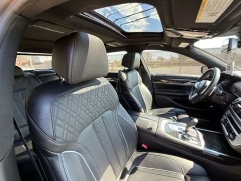 Used 2022 BMW 750i xDrive w/ Executive Package AWD/4WD image 31