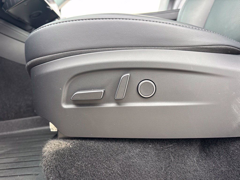 Used 2026 Tesla Model Y AWD image 10