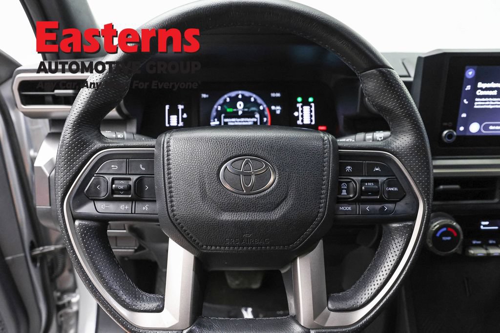 Used 2025 Toyota 4Runner SR5 AWD/4WD image 11