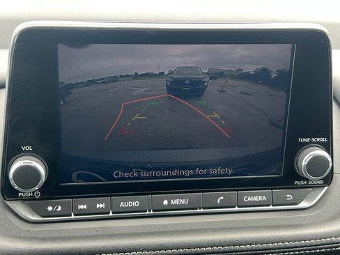 Used 2024 Nissan Rogue S FWD image 9