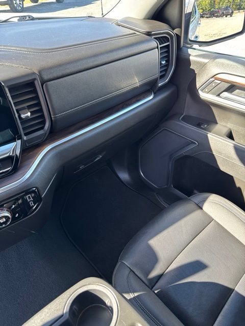 Used 2025 GMC Sierra 1500 SLT AWD/4WD image 14